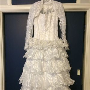 Demetrios wedding gown, sz 4, style GR-130